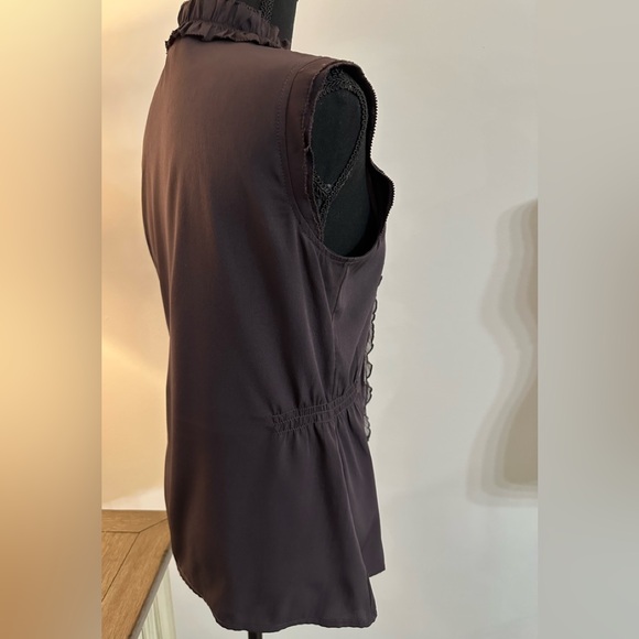 Converse One Star Tuxedo Ruffled Sleeveless Blouse - Size M - Picture 7 of 10